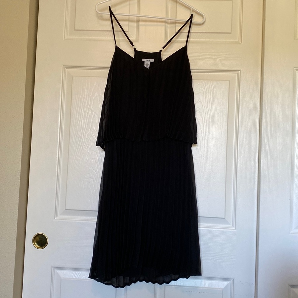 Adorable black dress!